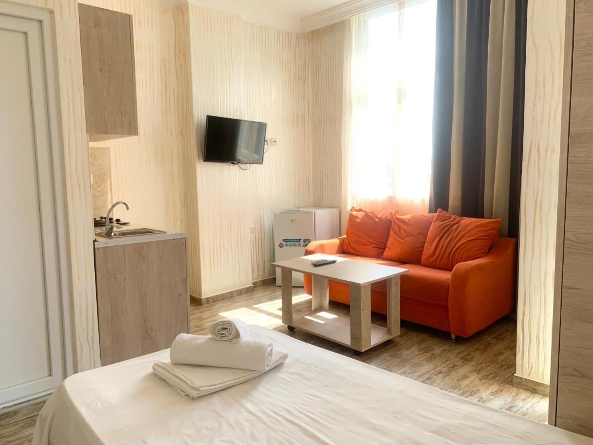 Hotel Batumi Inn Экстерьер фото