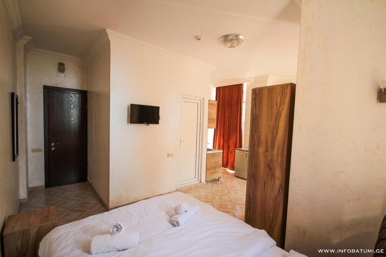 Hotel Batumi Inn Экстерьер фото